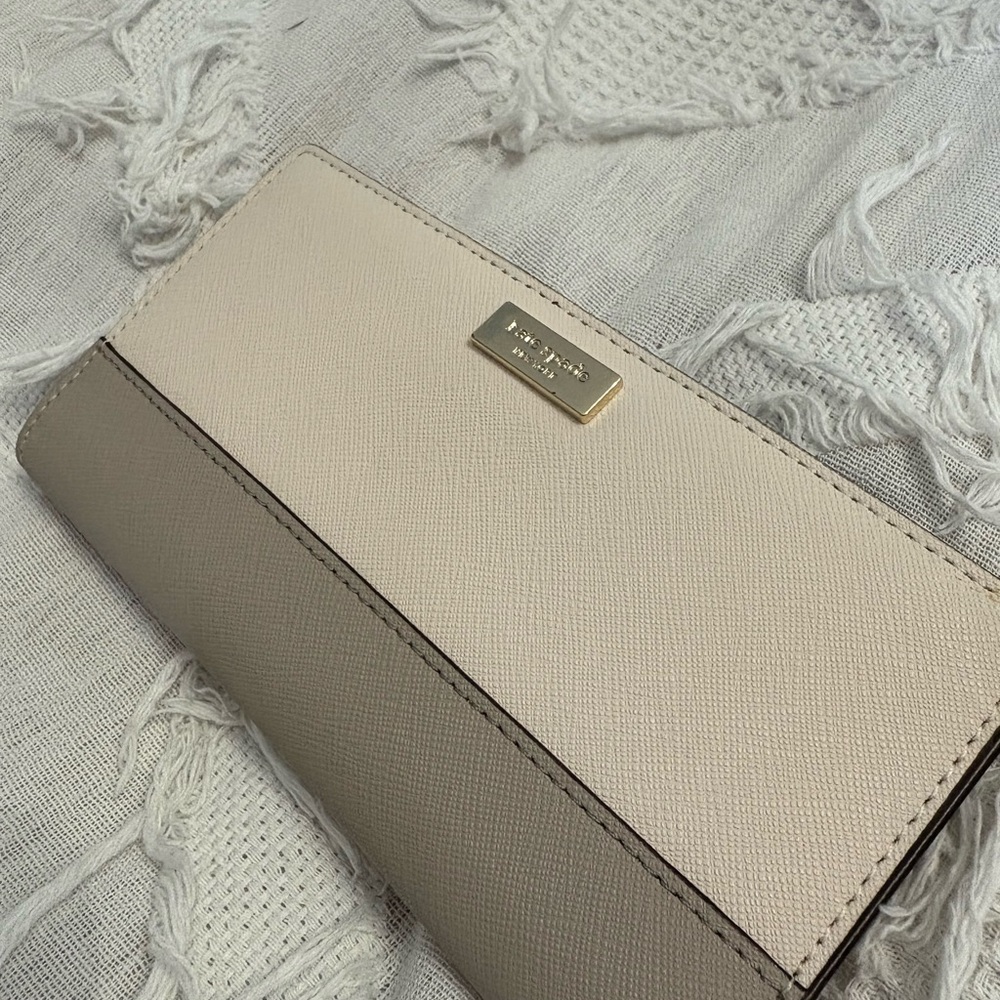 Kate Spade Cream and Tan Women's Wallet